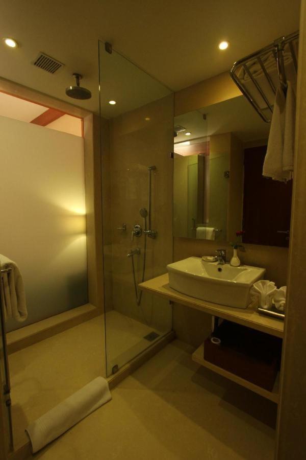 The Sky Imperial, Thaltej Hotel Ahmedabad Luaran gambar