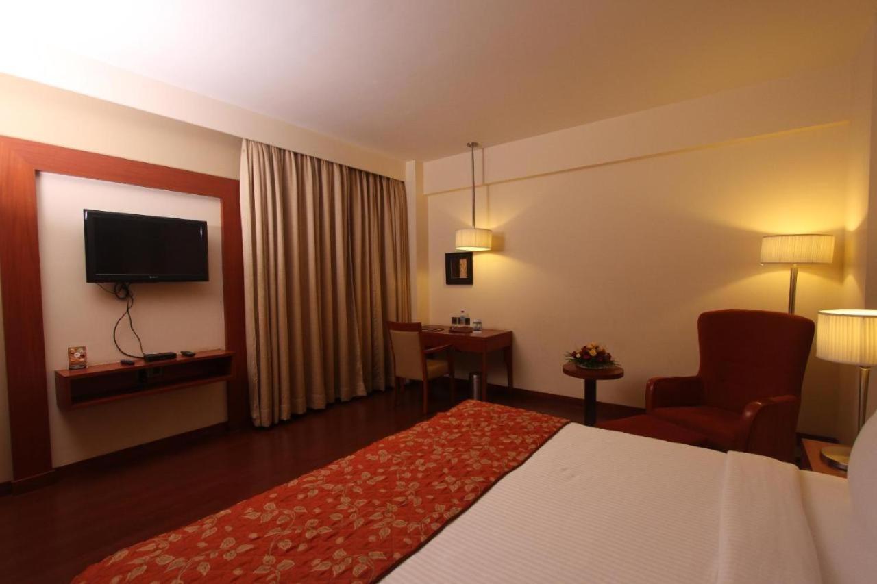 The Sky Imperial, Thaltej Hotel Ahmedabad Luaran gambar