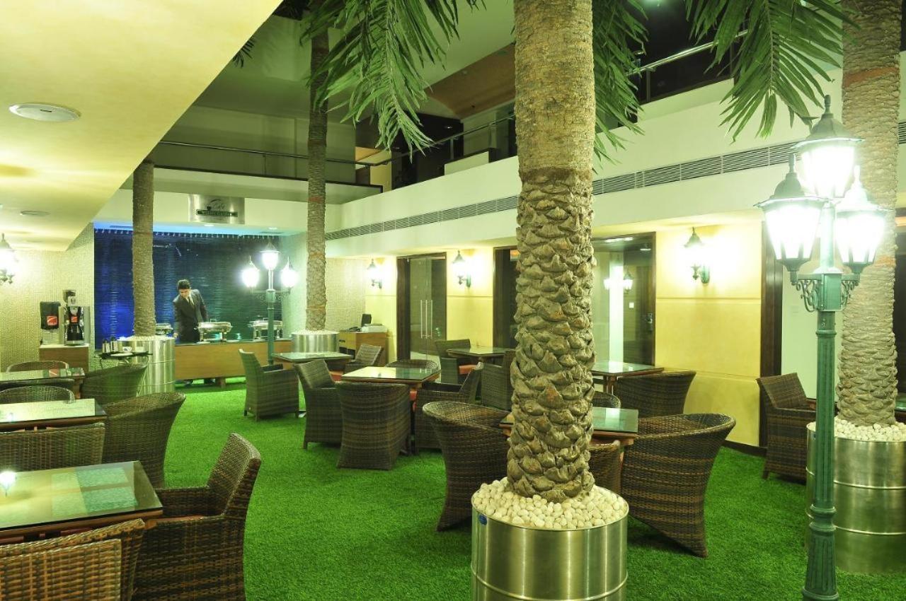 The Sky Imperial, Thaltej Hotel Ahmedabad Luaran gambar
