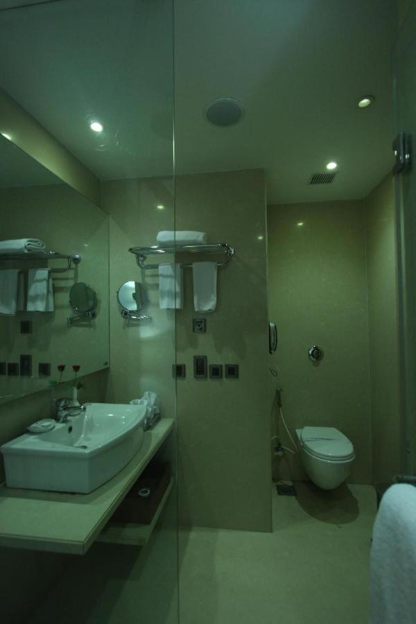 The Sky Imperial, Thaltej Hotel Ahmedabad Luaran gambar