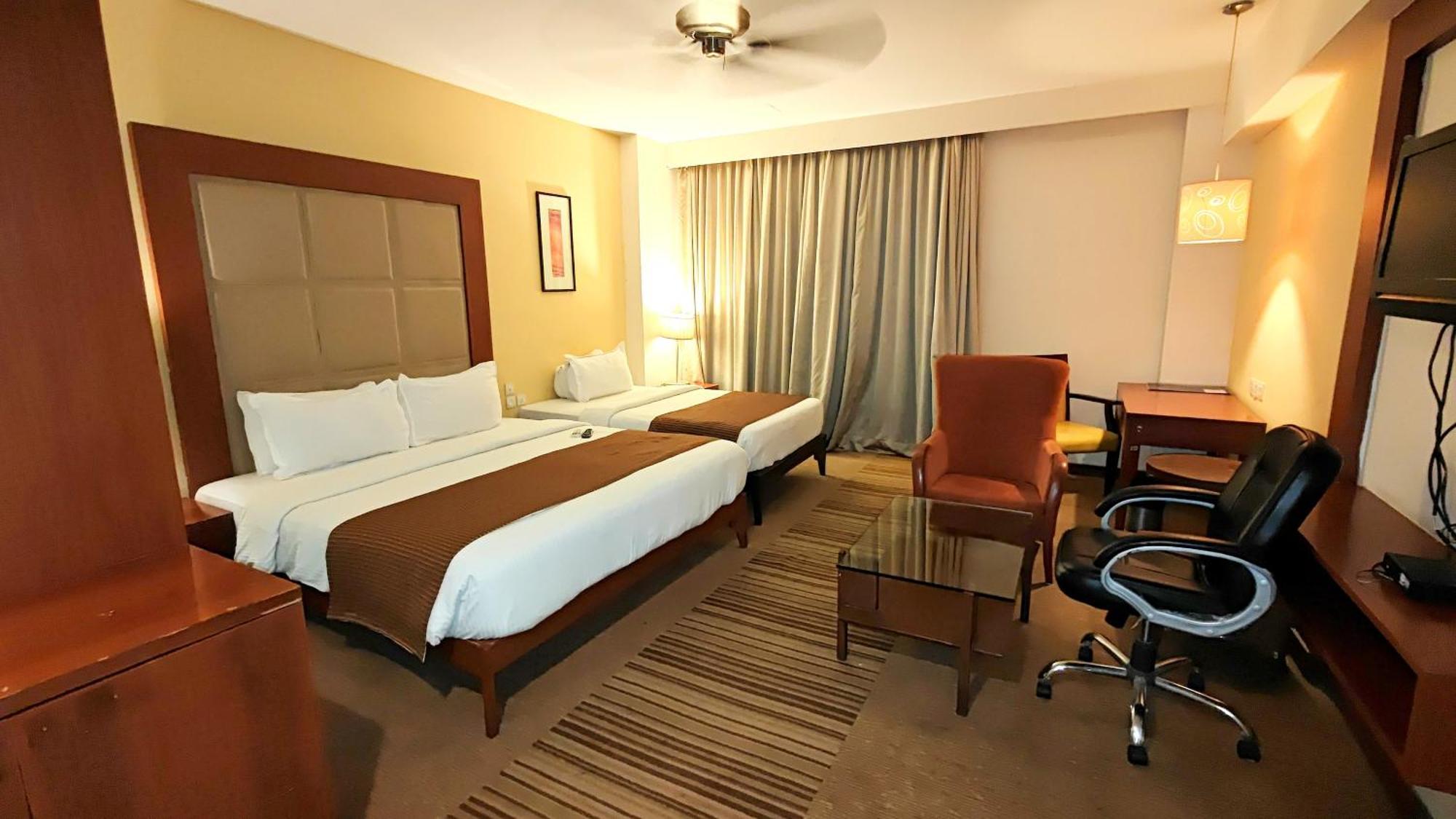The Sky Imperial, Thaltej Hotel Ahmedabad Luaran gambar