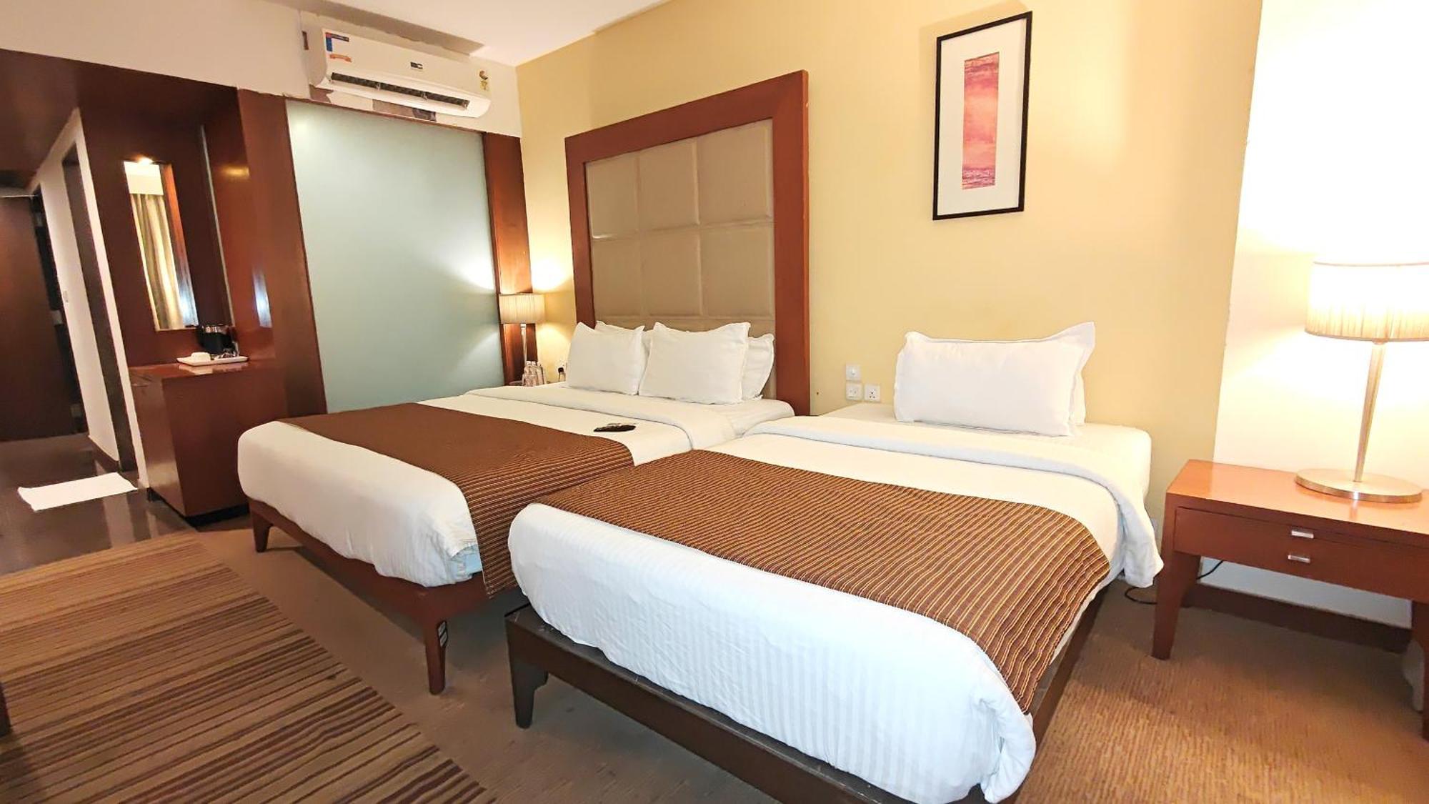 The Sky Imperial, Thaltej Hotel Ahmedabad Luaran gambar