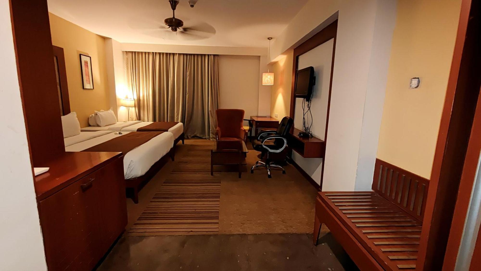 The Sky Imperial, Thaltej Hotel Ahmedabad Luaran gambar