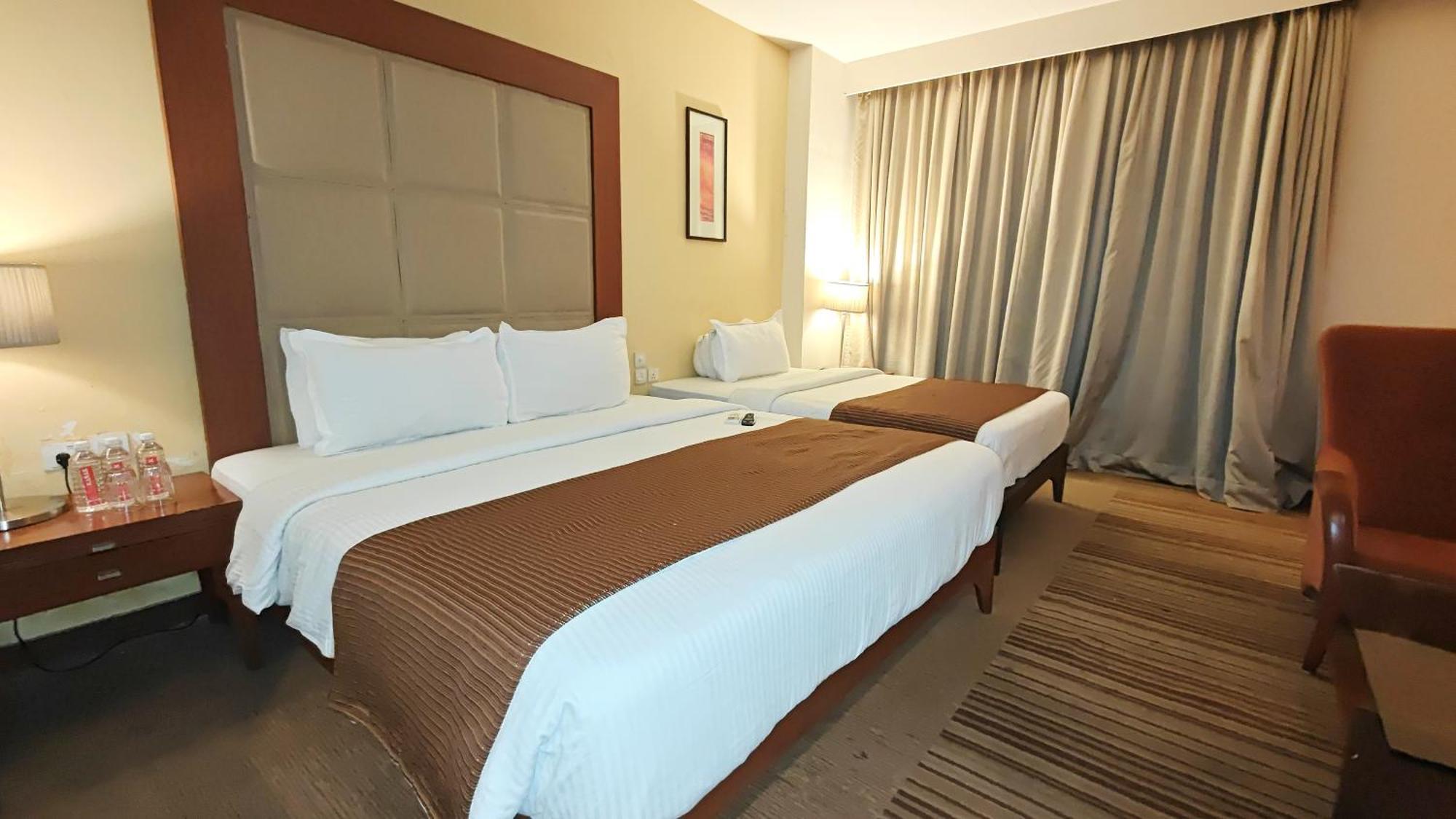 The Sky Imperial, Thaltej Hotel Ahmedabad Luaran gambar