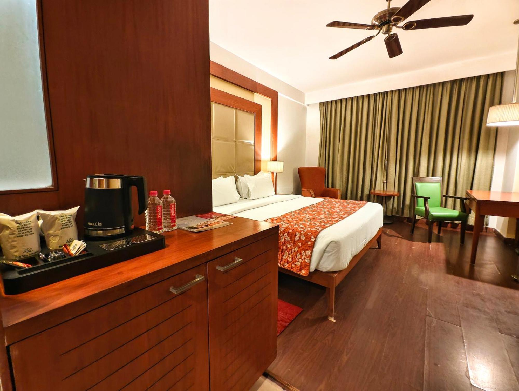 The Sky Imperial, Thaltej Hotel Ahmedabad Luaran gambar